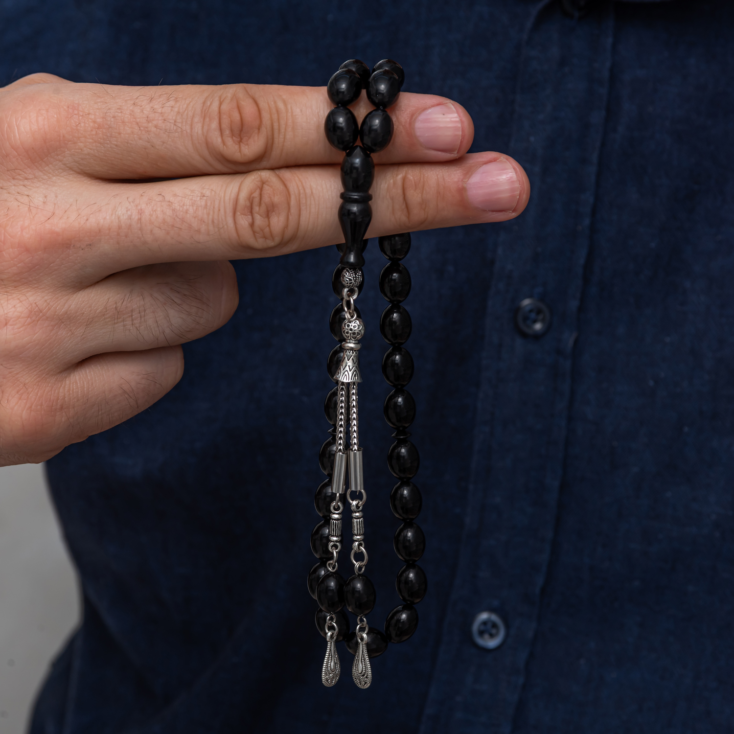Siyah Arpa Kesim Rus Oltusu Tesbih – Metal Püsküllü, 29 cm — Nes Altın — görsel 2