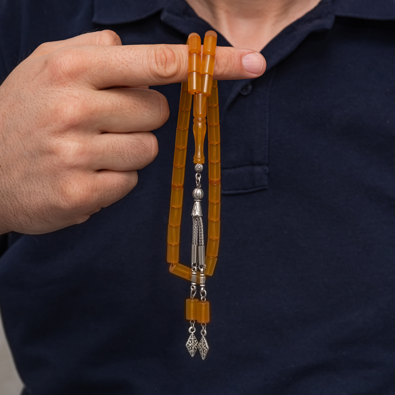 Bal Sarısı Kesme Sıkma Kehribar Tesbih – 7 × 11 mm, Metal Püsküllü — Nes Altın — görsel 3